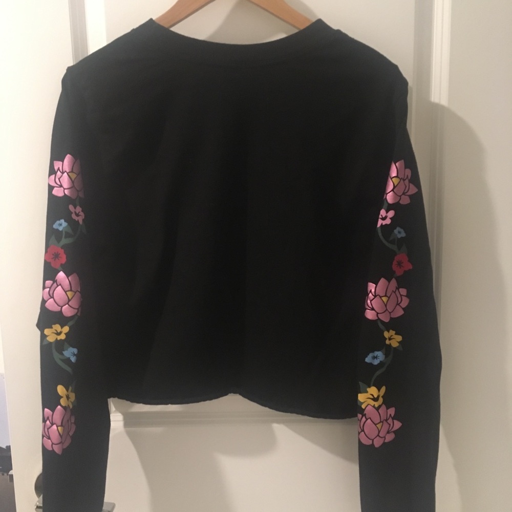 Long sleeve crop top
